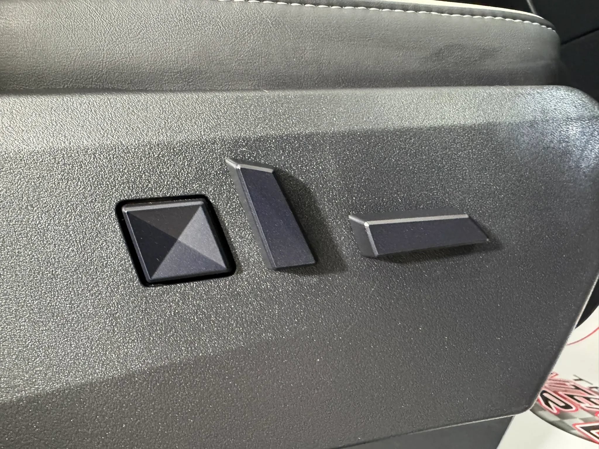 Used 2024 Tesla Cybertruck AWD Crew Cab image 33