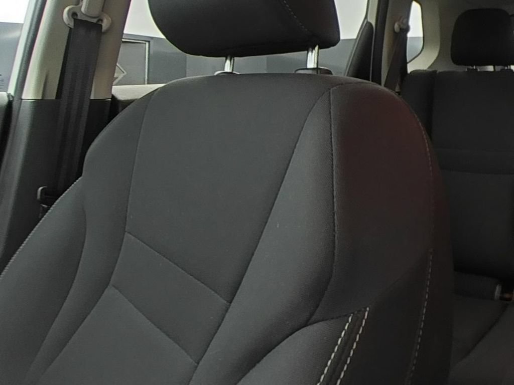 Used 2024 Nissan Rogue S FWD image 12