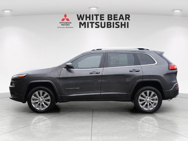 Used 2018 Jeep Cherokee Overland w/ Heavy Duty Protection Group AWD/4WD image 3