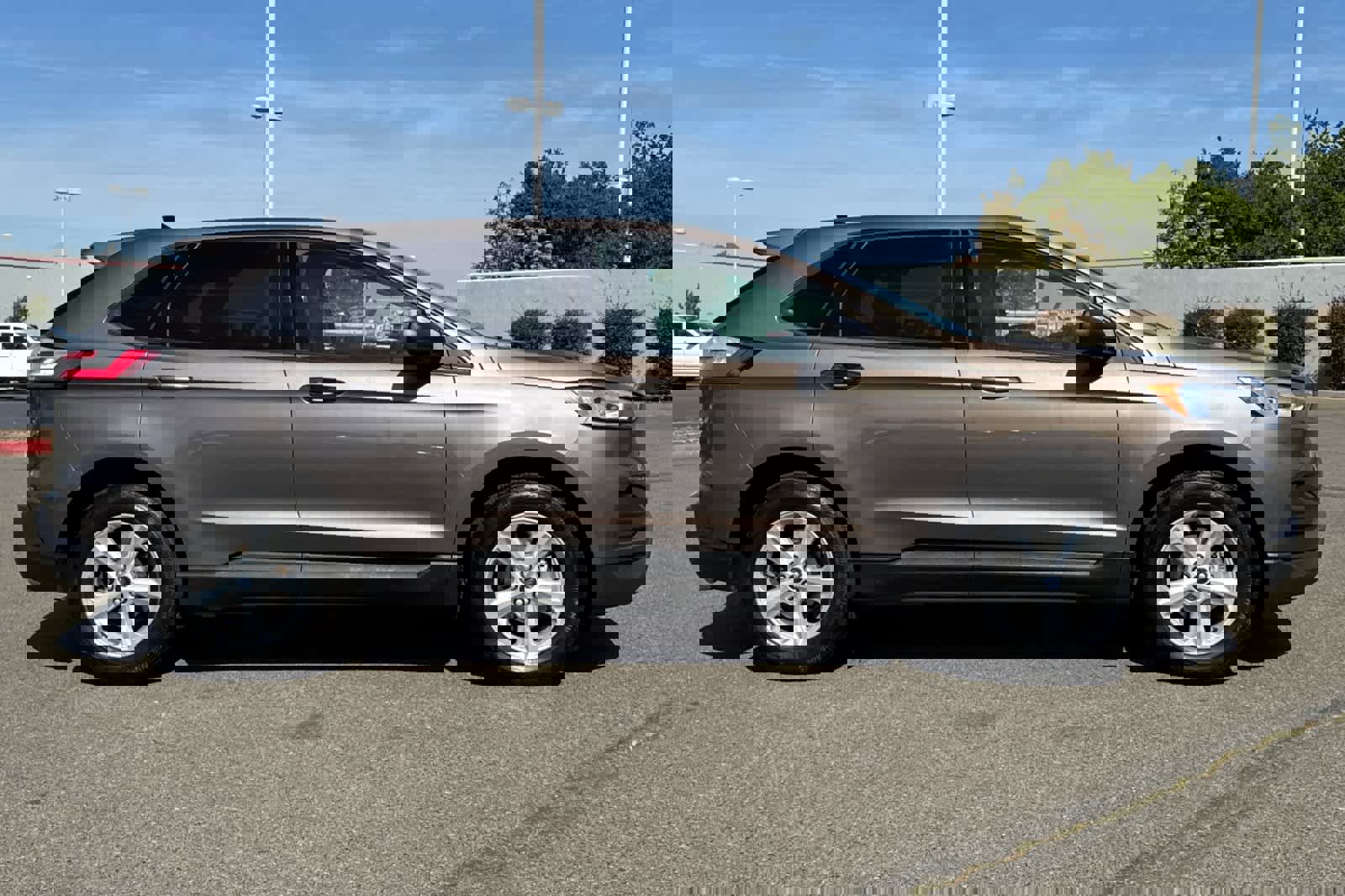 Used 2019 Ford Edge SE image 6