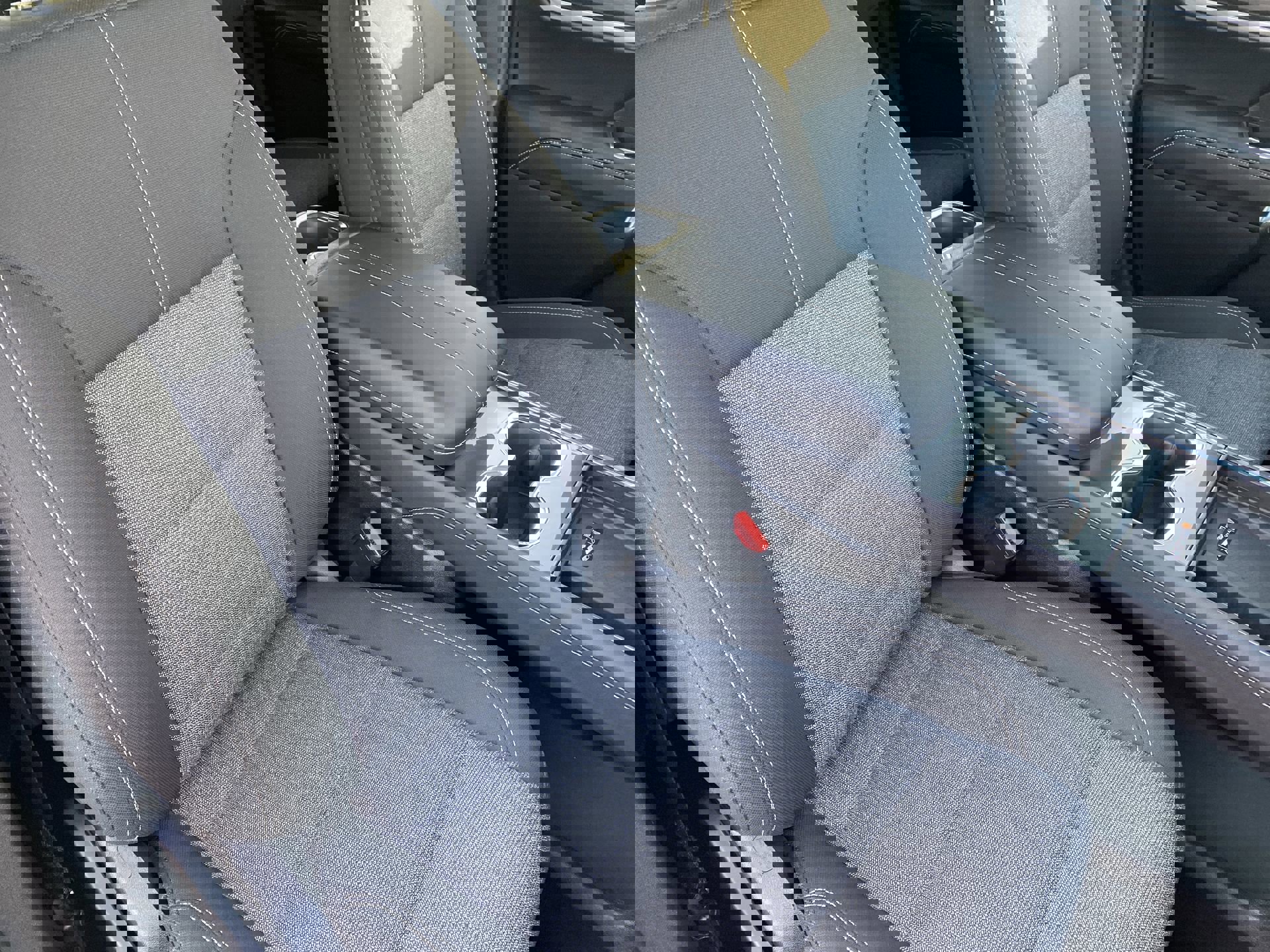 Used 2025 GMC Acadia Elevation image 29