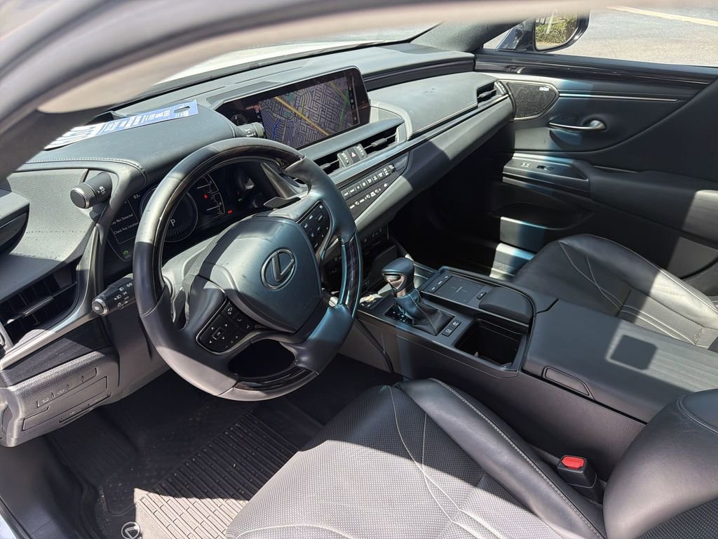 Used 2021 Lexus ES 300h Ultra Luxury w/ Accessory Package 2 image 20