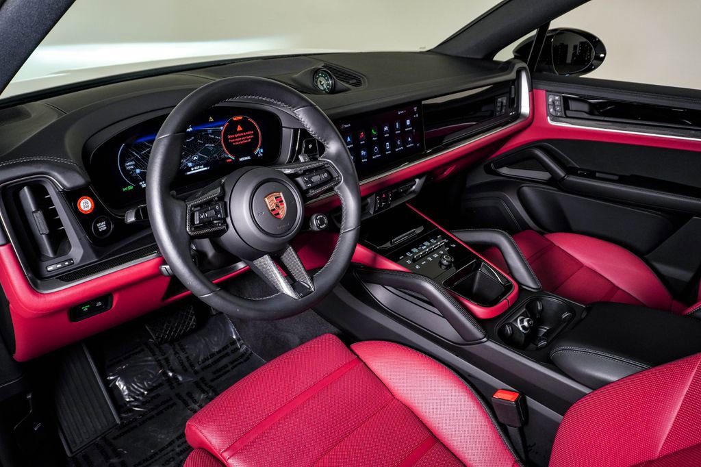 Certified 2025 Porsche Cayenne Coupe AWD/4WD image 4