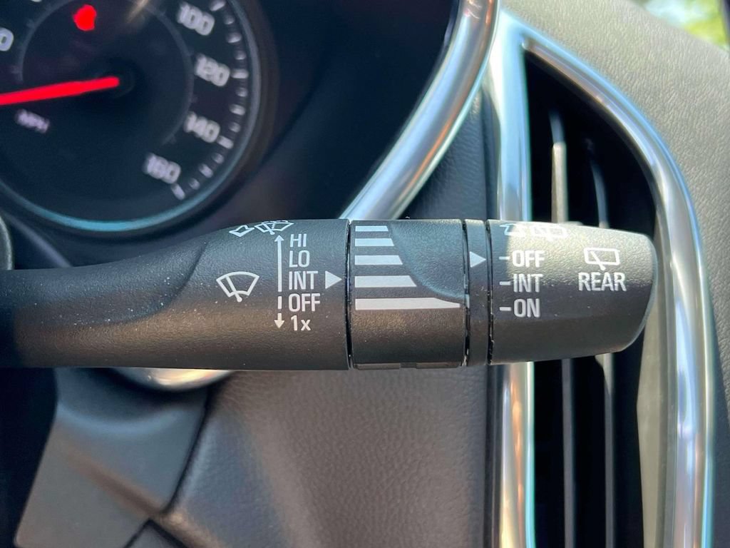 Used 2023 Chevrolet Equinox LT AWD/4WD image 24