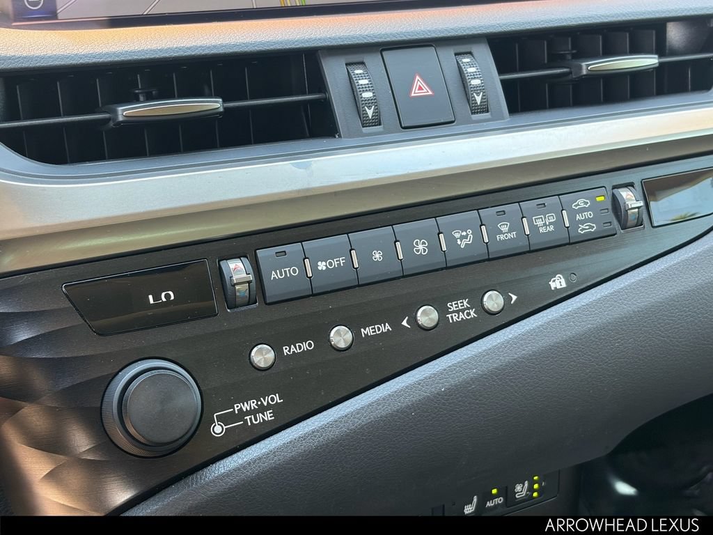 Used 2019 Lexus ES 300h w/ Accessory Package 2 FWD image 24