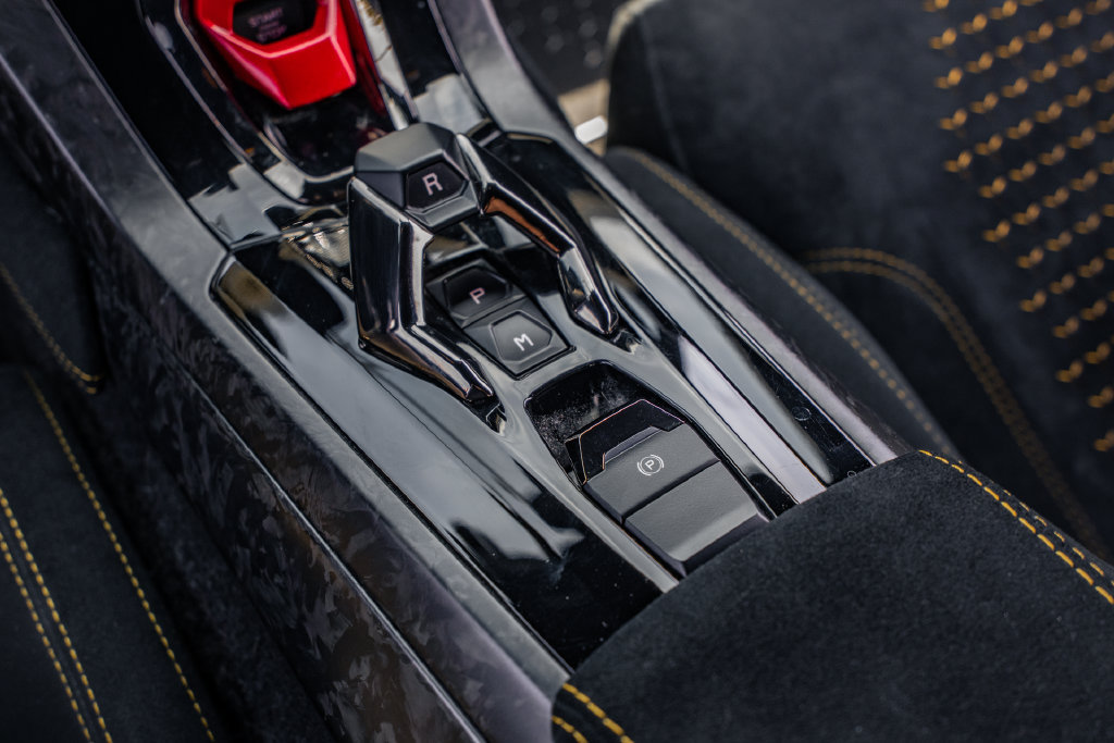 Used 2018 Lamborghini Huracan Performante AWD/4WD image 30
