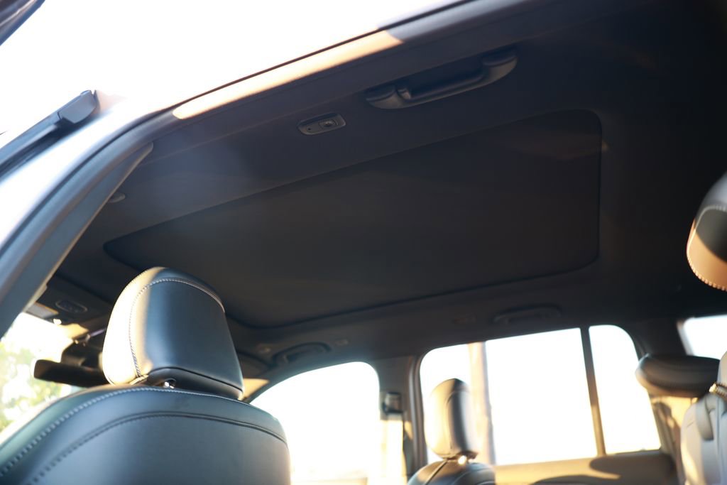 New 2025 Jeep Grand Cherokee Limited w/ Black Appearance Package image 28