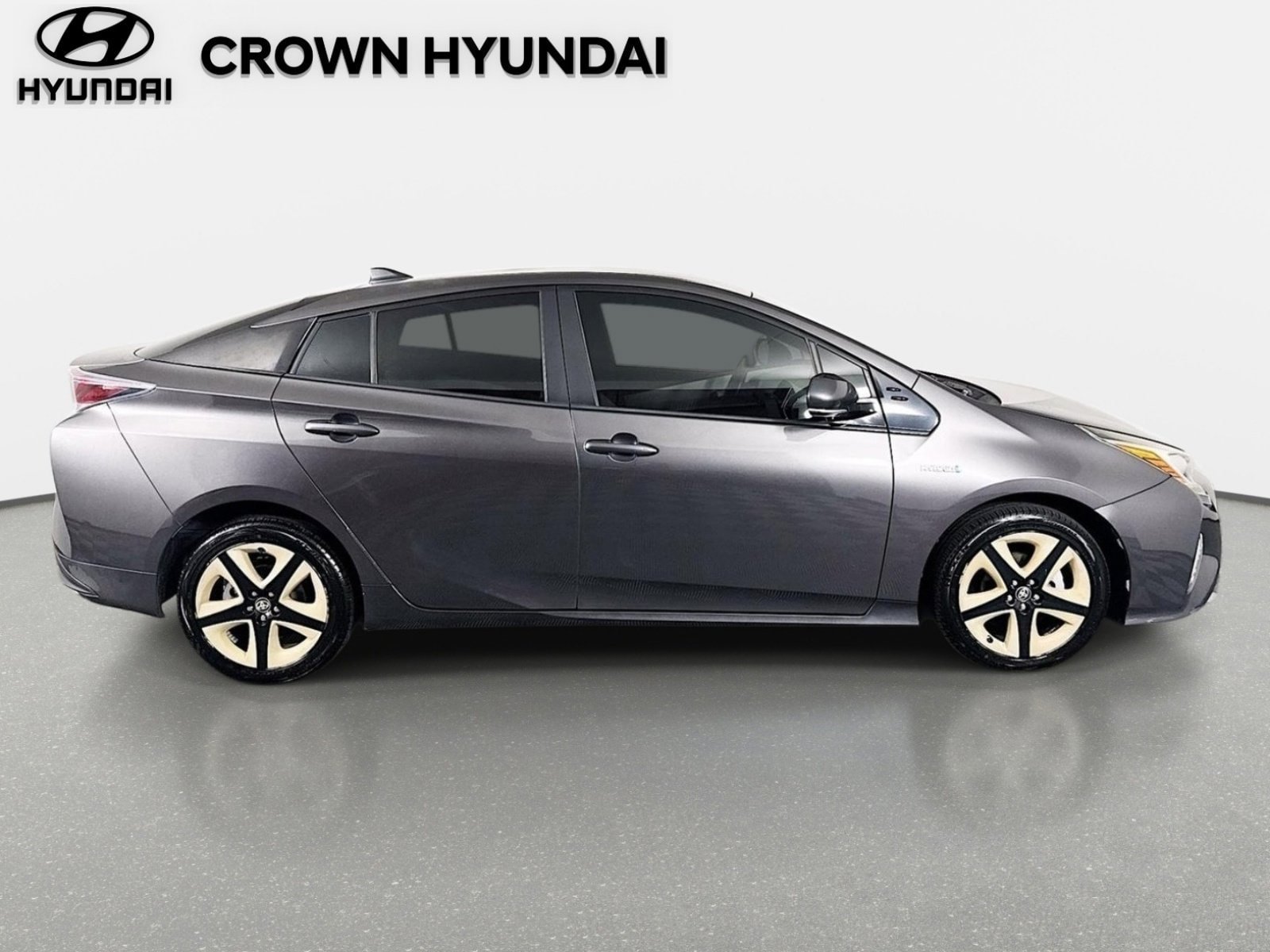 Used 2017 Toyota Prius Three Touring FWD image 5