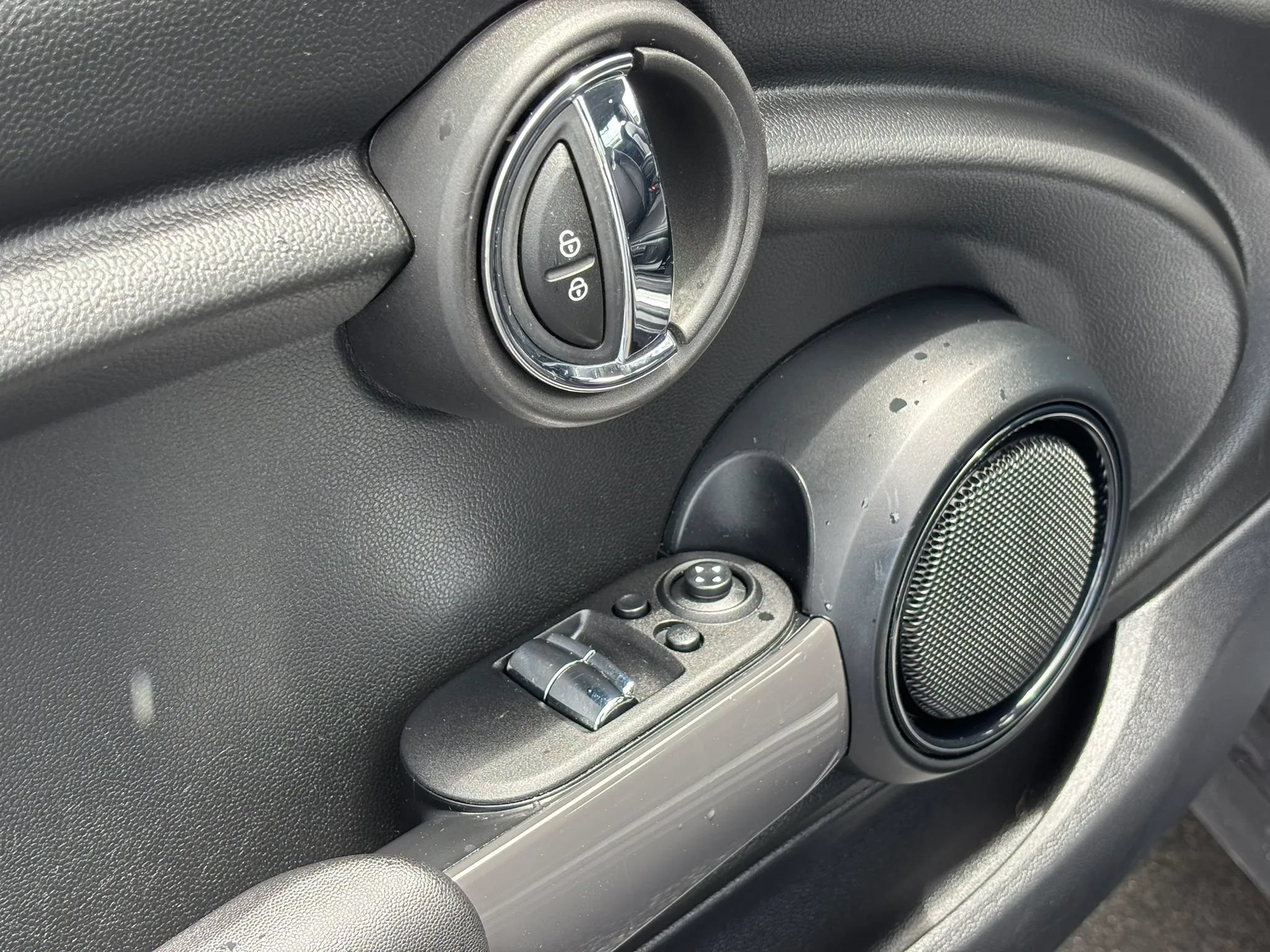 Used 2015 MINI Cooper 2-Door Hardtop FWD image 17