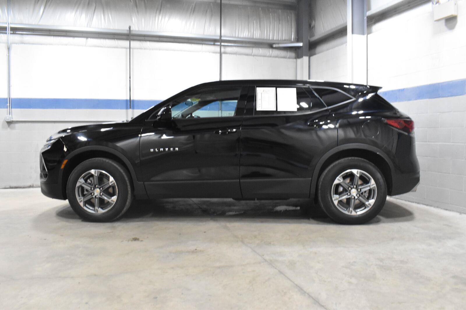 Used 2025 Chevrolet Blazer LT FWD image 18