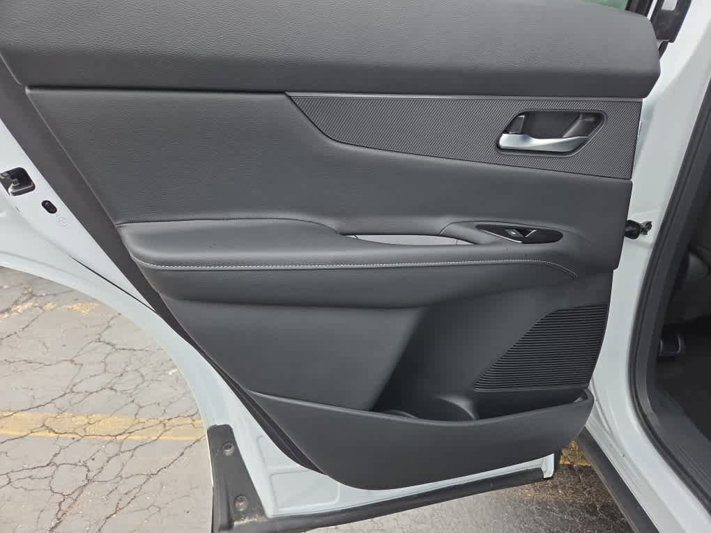 Used 2025 Nissan Murano SV AWD/4WD image 13
