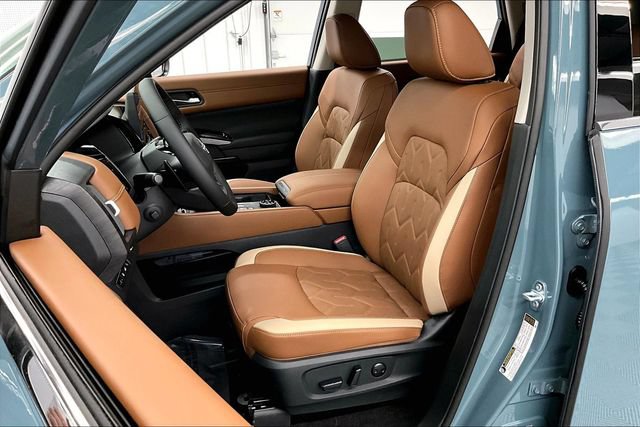 New 2026 Nissan Pathfinder Platinum w/ Cargo Package AWD/4WD image 9