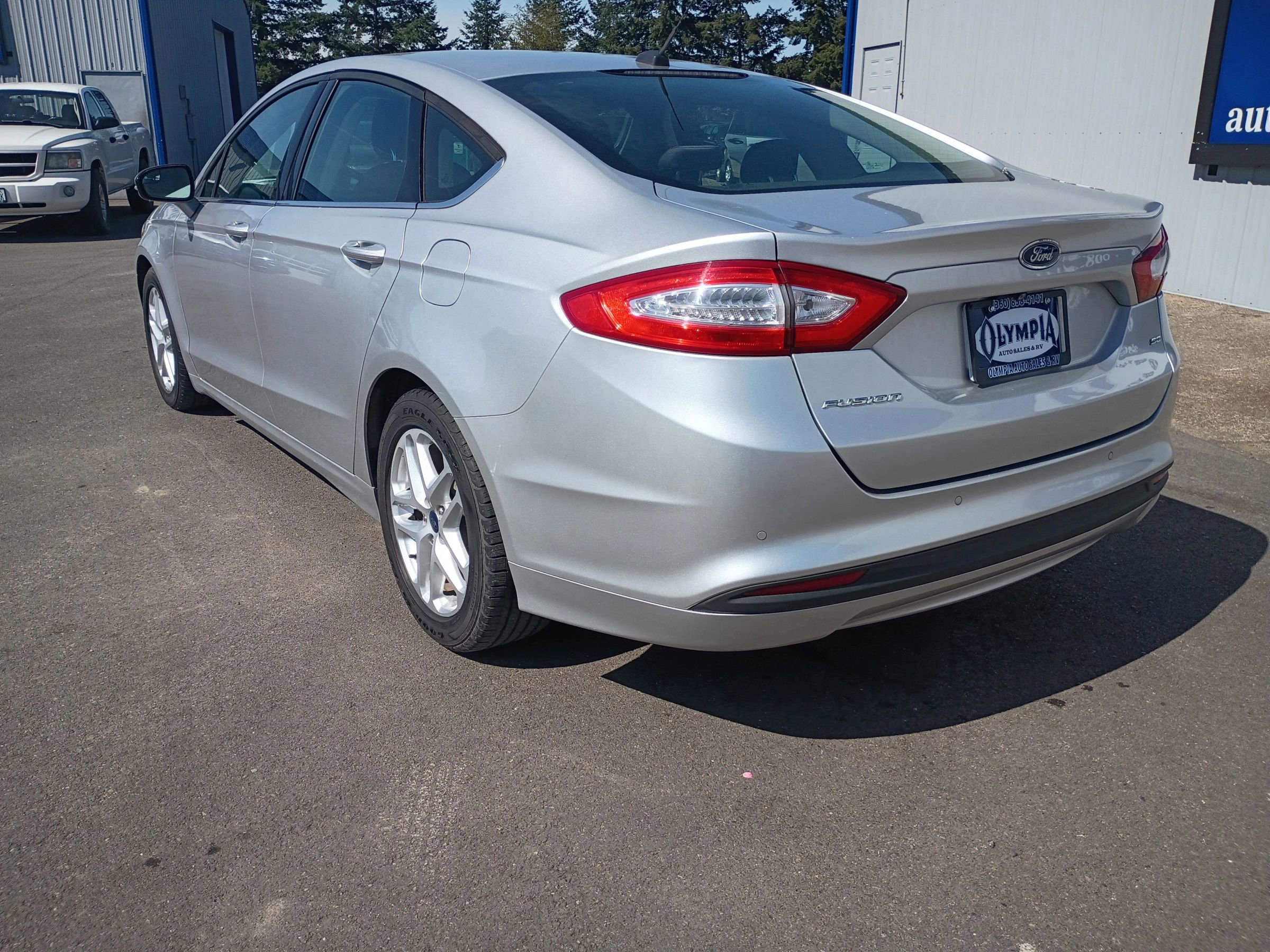 Used 2014 Ford Fusion SE image 4