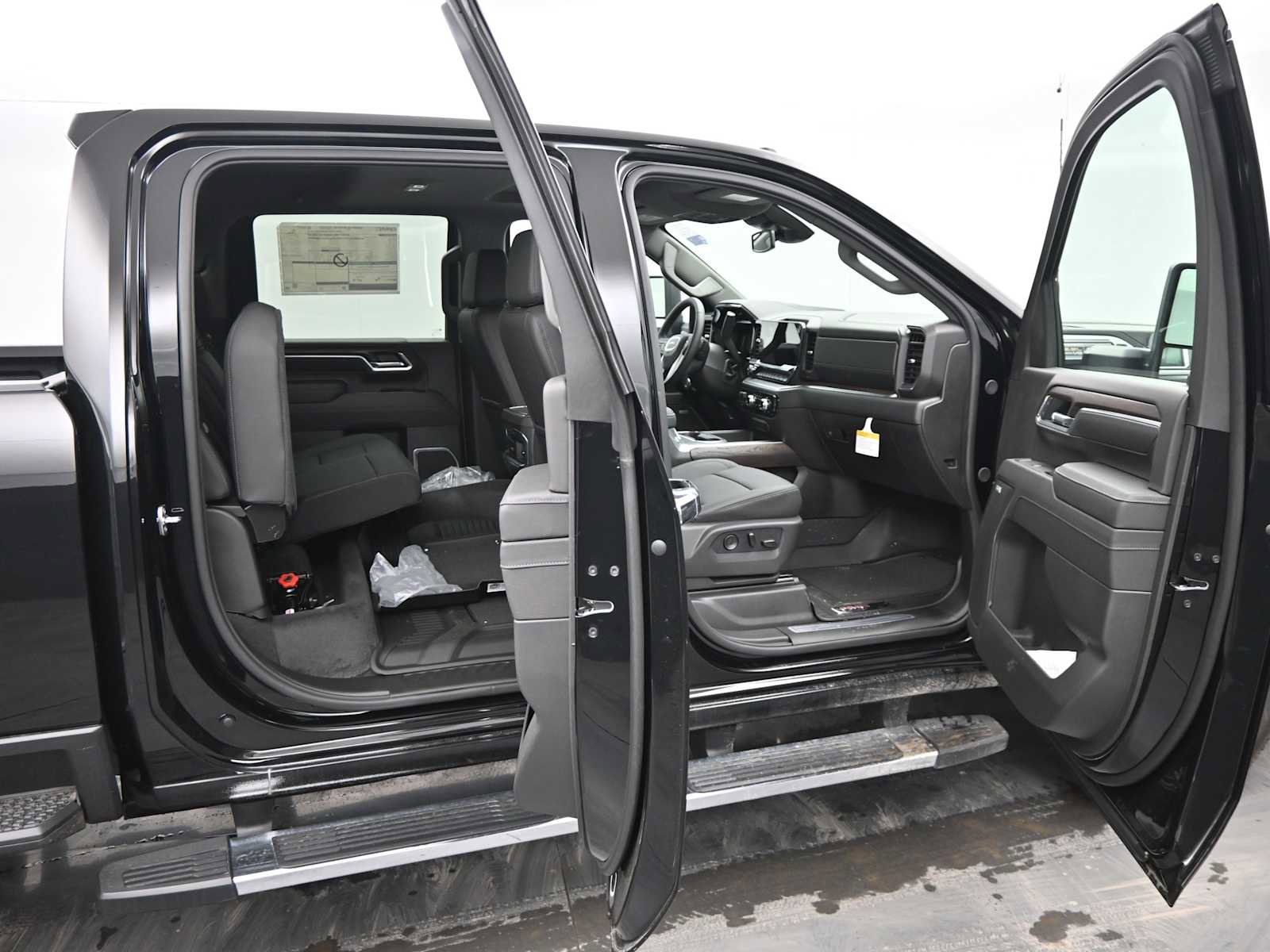 New 2026 GMC Sierra 2500 SLT w/ SLT Premium Package image 14
