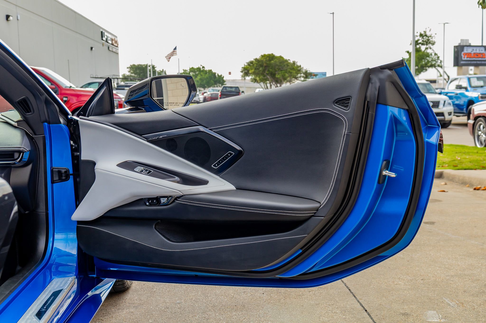 Used 2025 Chevrolet Corvette Stingray Preferred Cpe w/ Stealth Interior Trim Package RWD image 27