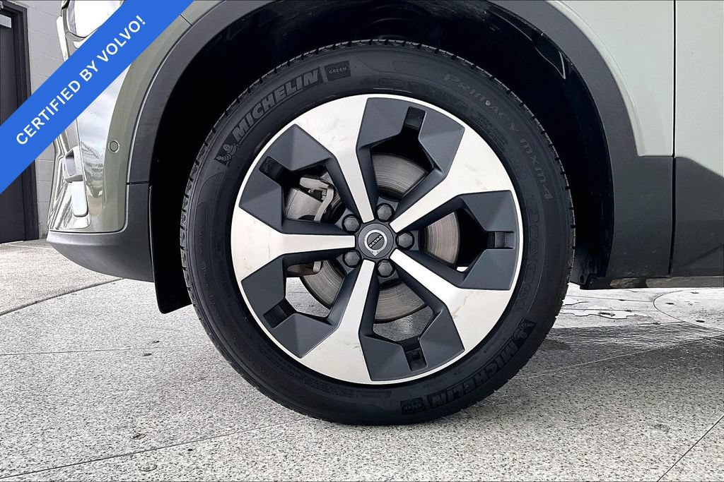 Certified 2025 Volvo XC40 B5 Plus AWD/4WD image 10