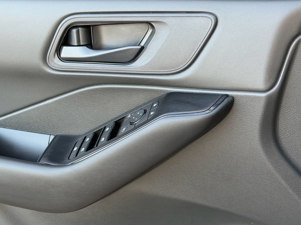 Used 2025 Nissan Rogue S FWD image 25