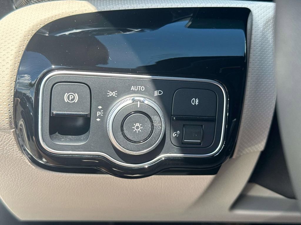 Used 2025 Mercedes-Benz CLA 250 4MATIC image 21