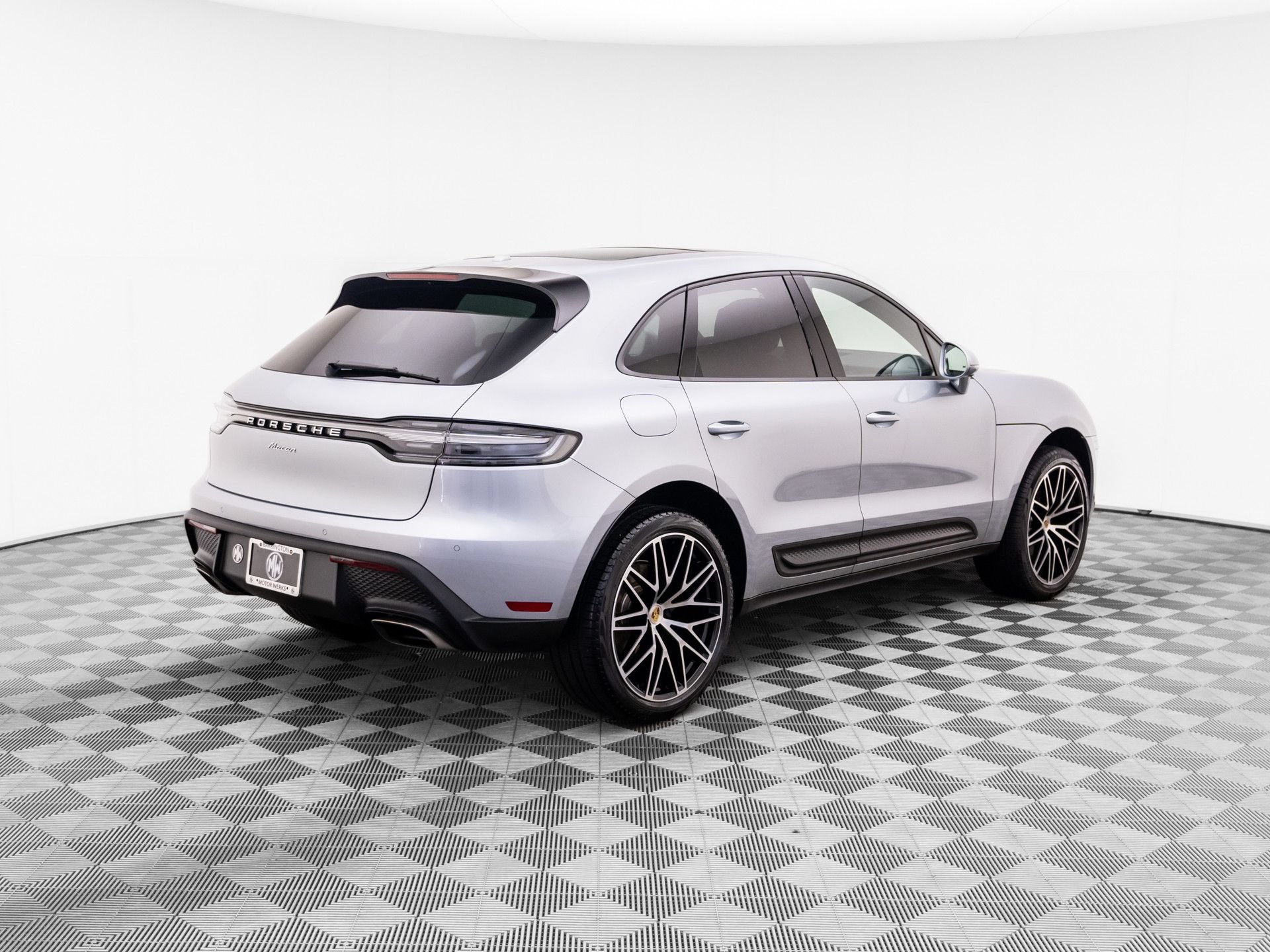 Certified 2026 Porsche Macan AWD/4WD image 8