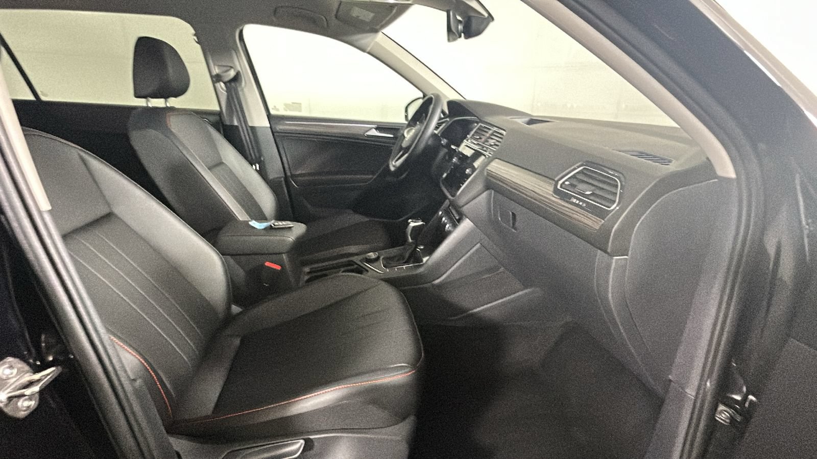 Used 2024 Volkswagen Tiguan Wolfsburg Edition AWD/4WD image 30