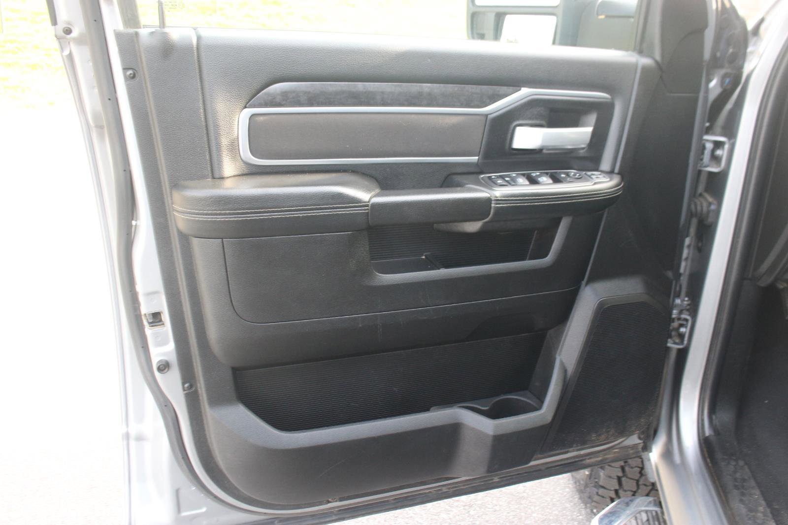 Used 2024 RAM 3500 Big Horn AWD/4WD image 16