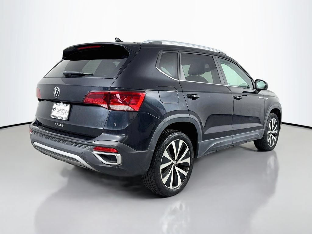 Used 2022 Volkswagen Taos SE w/ Panoramic Sunroof Package FWD image 5
