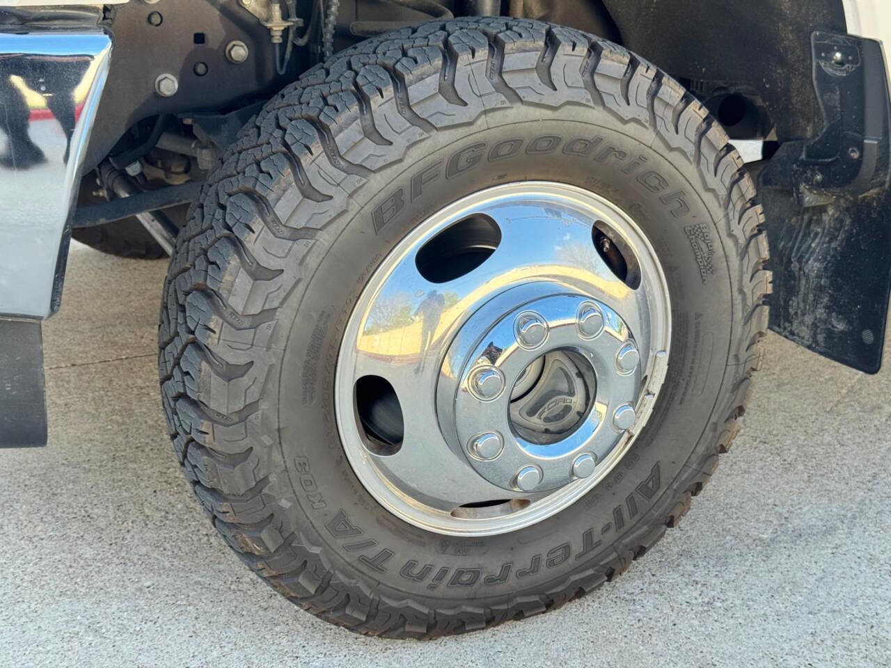 Used 2017 Ford F350 Lariat w/ FX4 Off-Road Package image 28