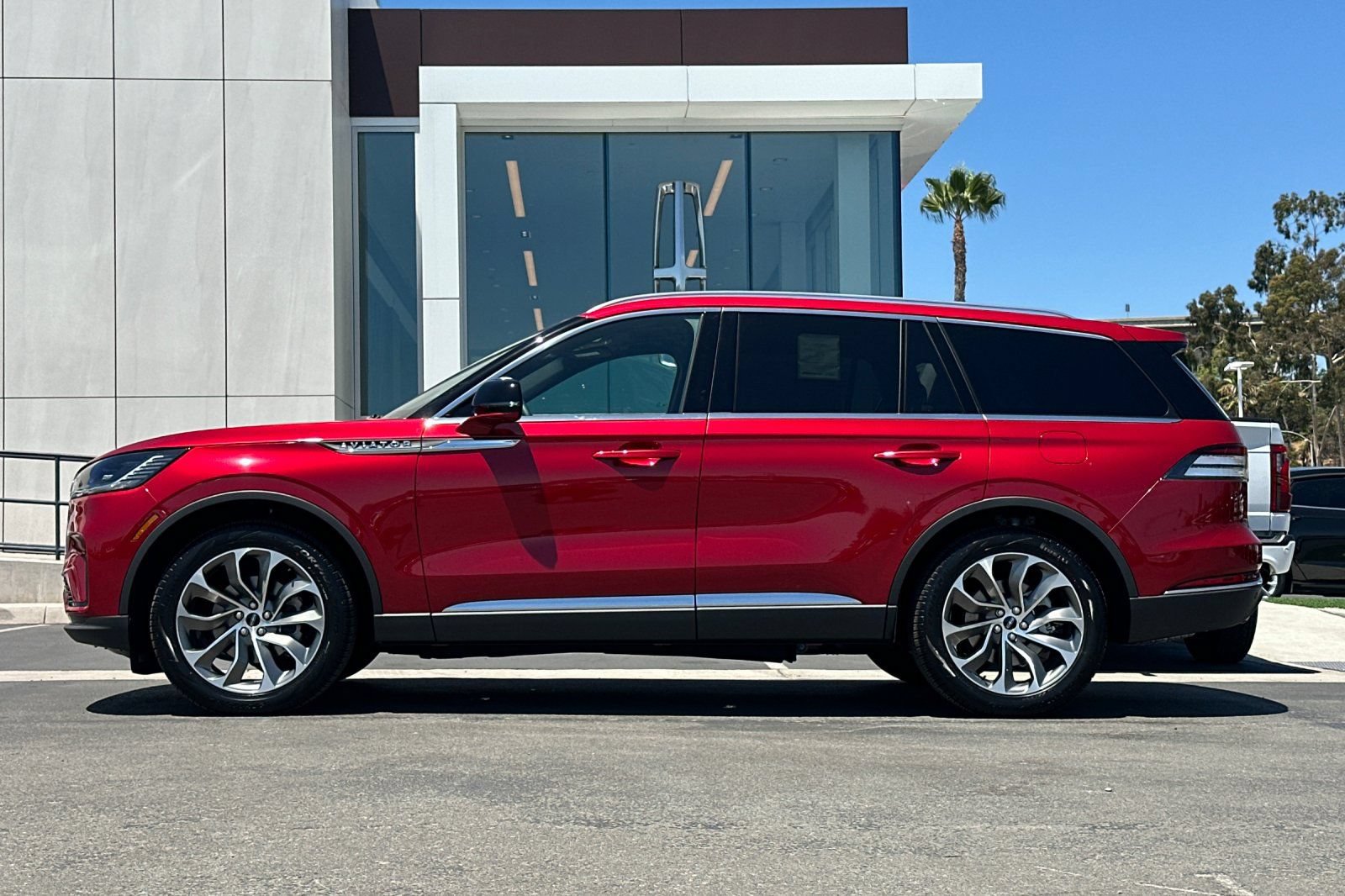 New 2026 Lincoln Aviator Reserve w/ Illumination Package RWD image 6