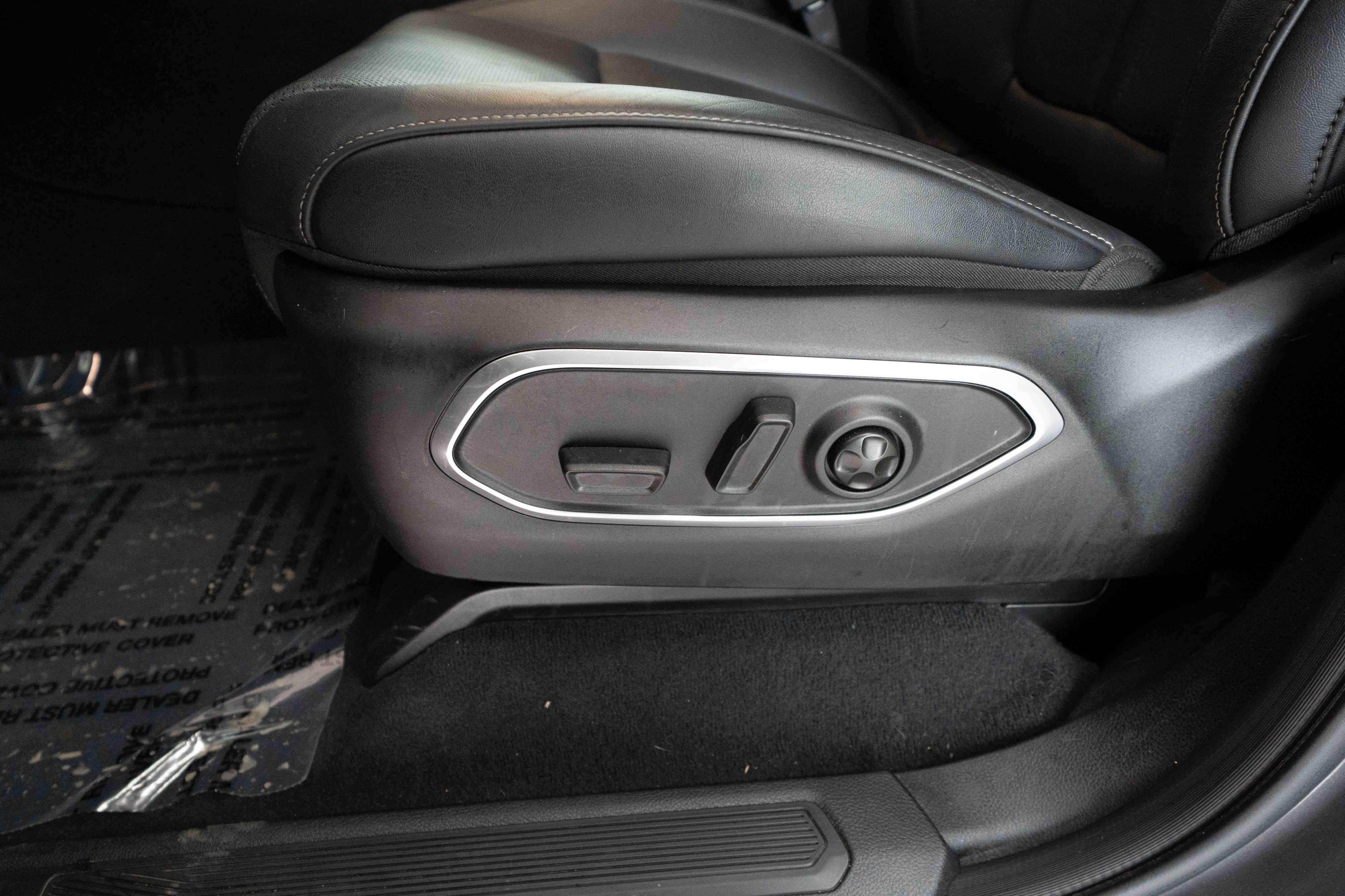 Used 2026 Jeep Grand Wagoneer Limited w/ 8-Passenger Seating Package AWD/4WD image 12