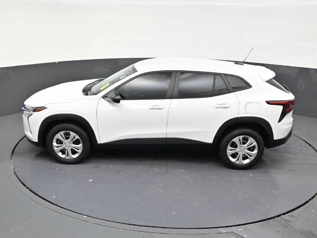 Used 2024 Chevrolet Trax LS FWD image 13