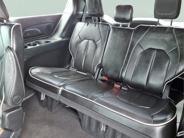 Used 2025 Chrysler Pacifica Limited FWD image 15