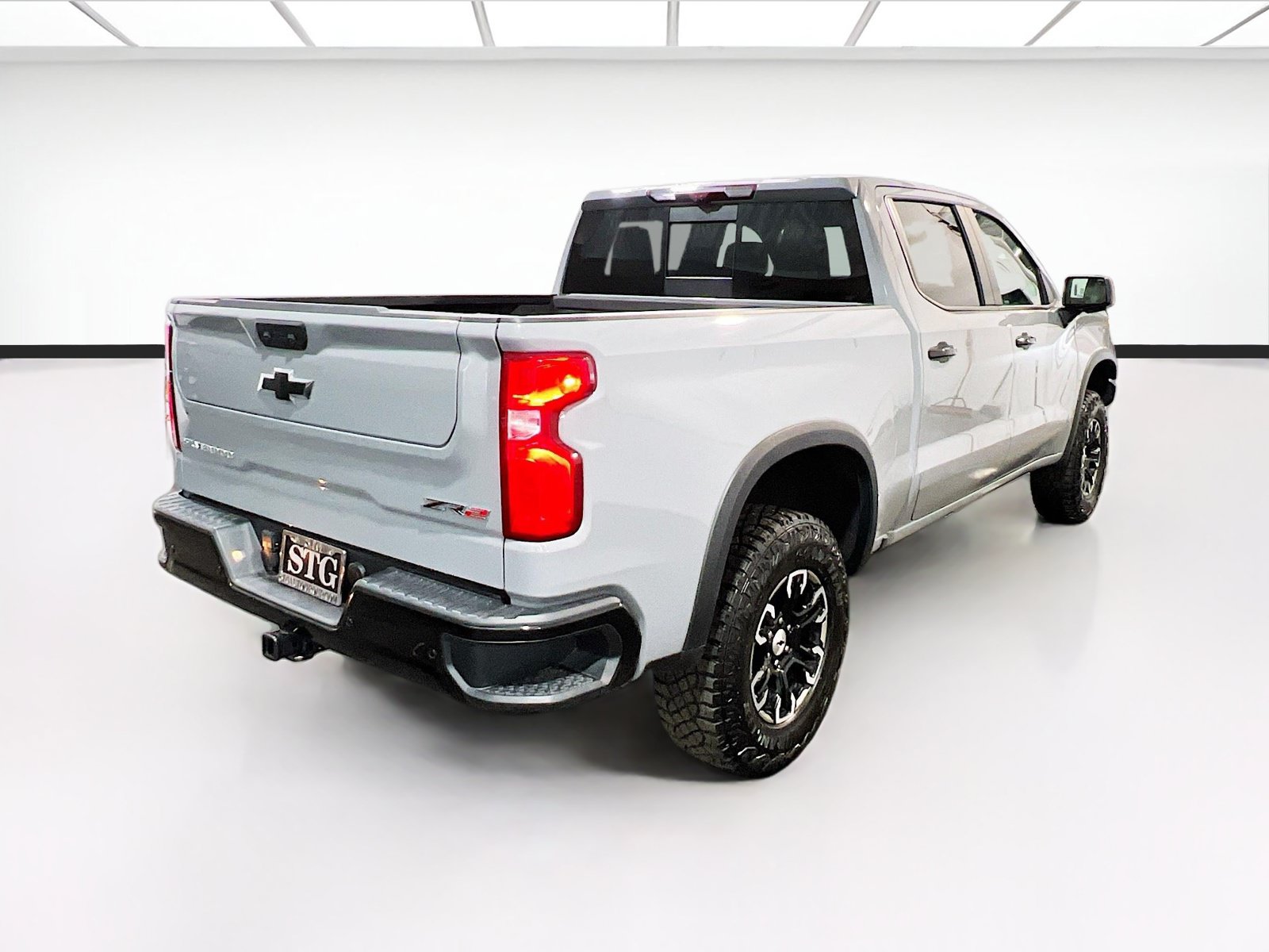Used 2025 Chevrolet Silverado 1500 ZR2 w/ Technology Package AWD/4WD image 4