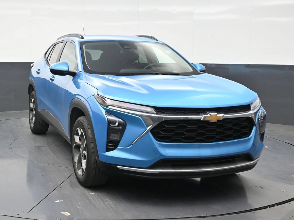 Used 2025 Chevrolet Trax LT FWD image 7