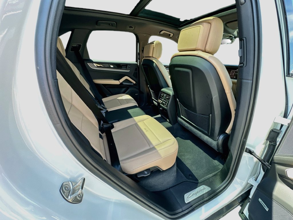 Certified 2026 Porsche Cayenne AWD/4WD image 28