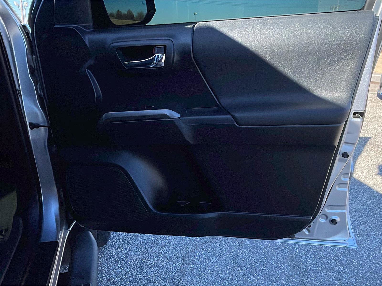 Used 2018 Toyota Tacoma TRD Off-Road image 13