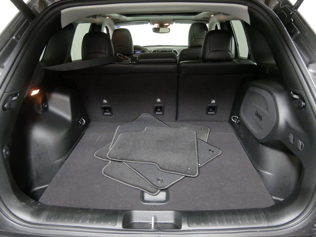 Used 2022 Jeep Cherokee Limited image 5