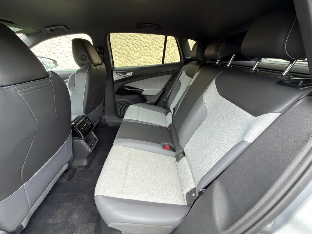 Used 2023 Volkswagen ID.4 Pro AWD/4WD image 18