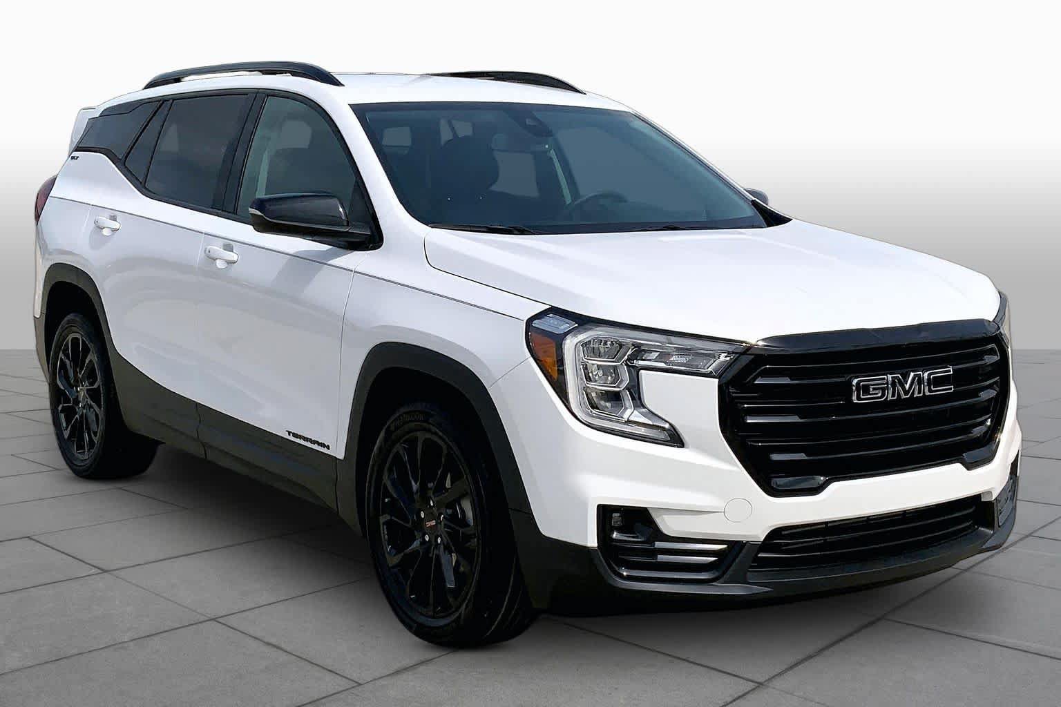 Certified 2023 GMC Terrain SLT w/ Elevation Edition FWD image 3