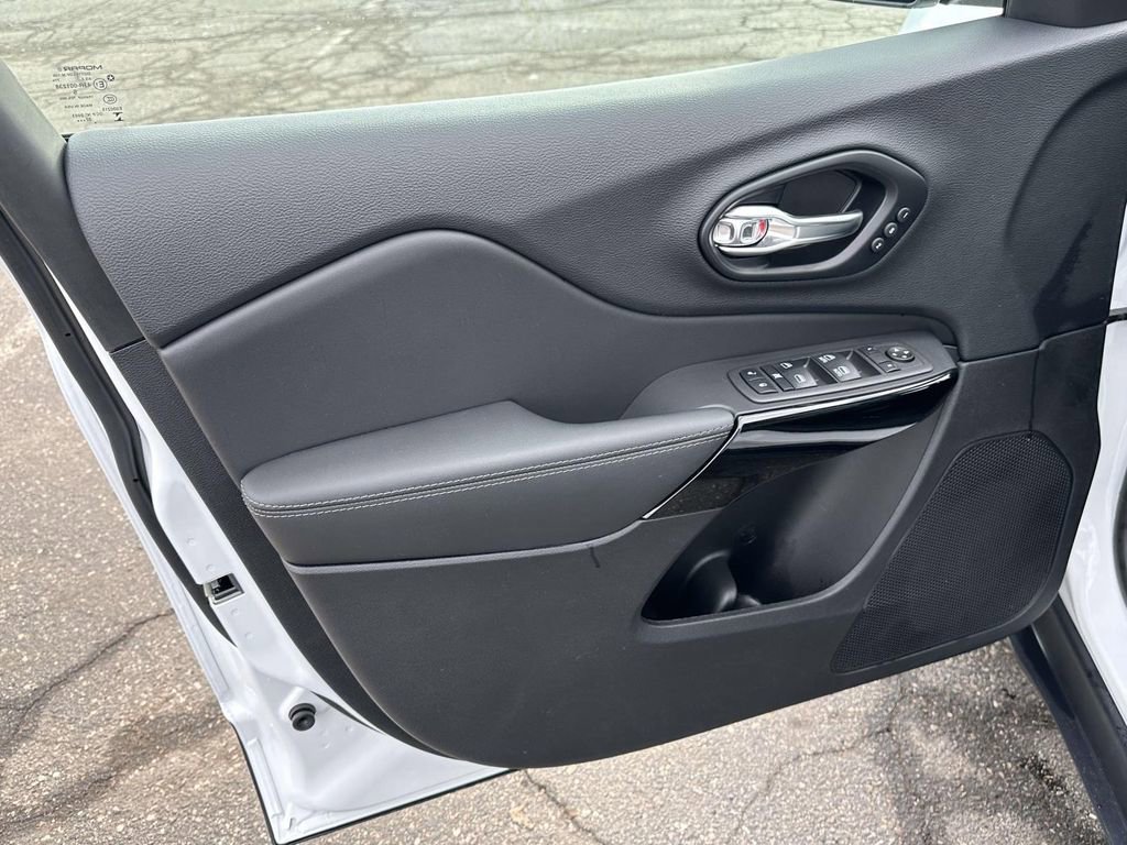 Used 2023 Jeep Cherokee Altitude Lux w/ Lux Elite Package image 16