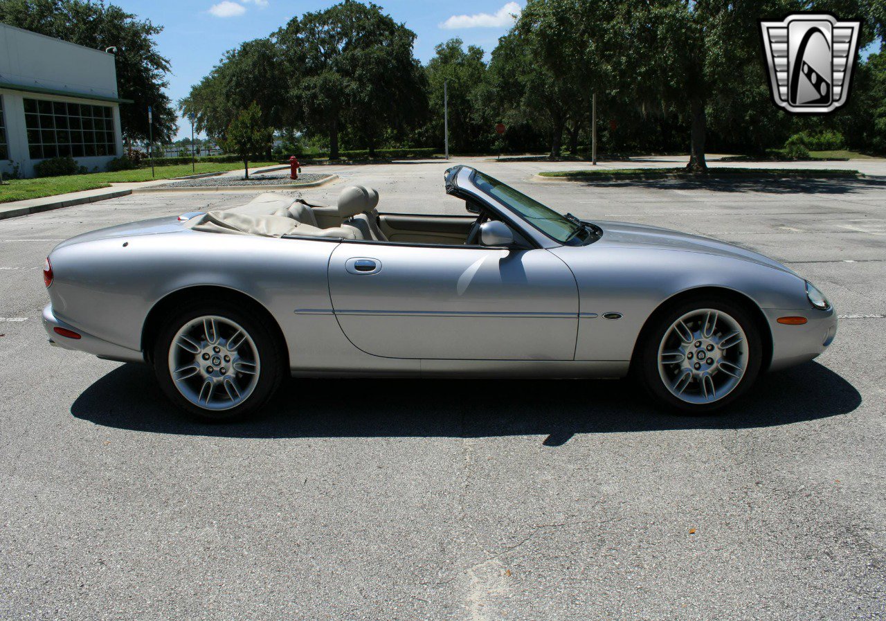 Used 2002 Jaguar XK8 Convertible image 14