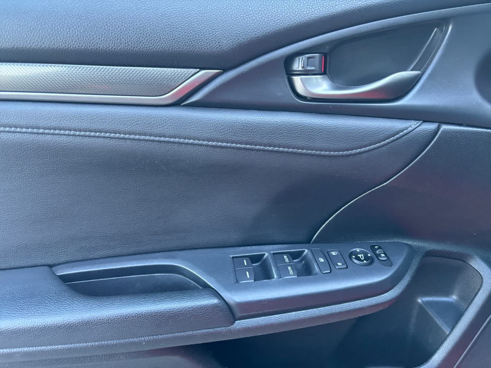 Used 2018 Honda Civic EX-L image 19