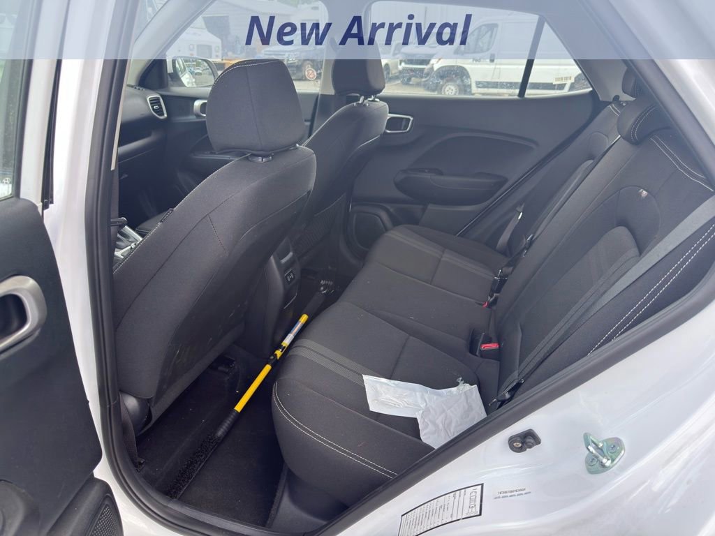 Used 2025 Hyundai Venue SEL FWD image 6