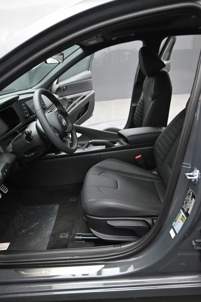 New 2026 Hyundai Elantra SEL Sport FWD image 18
