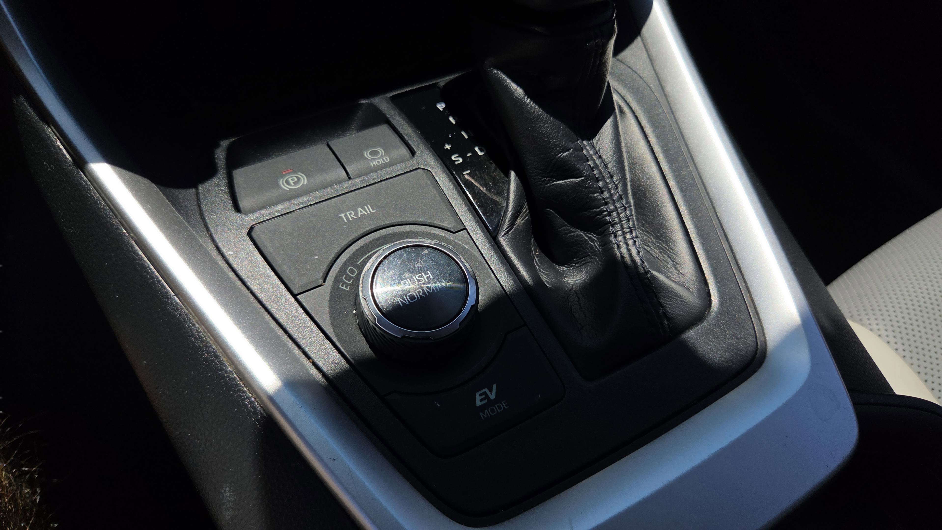 Used 2019 Toyota RAV4 Limited w/ Limited Grade Weather Package AWD/4WD image 19
