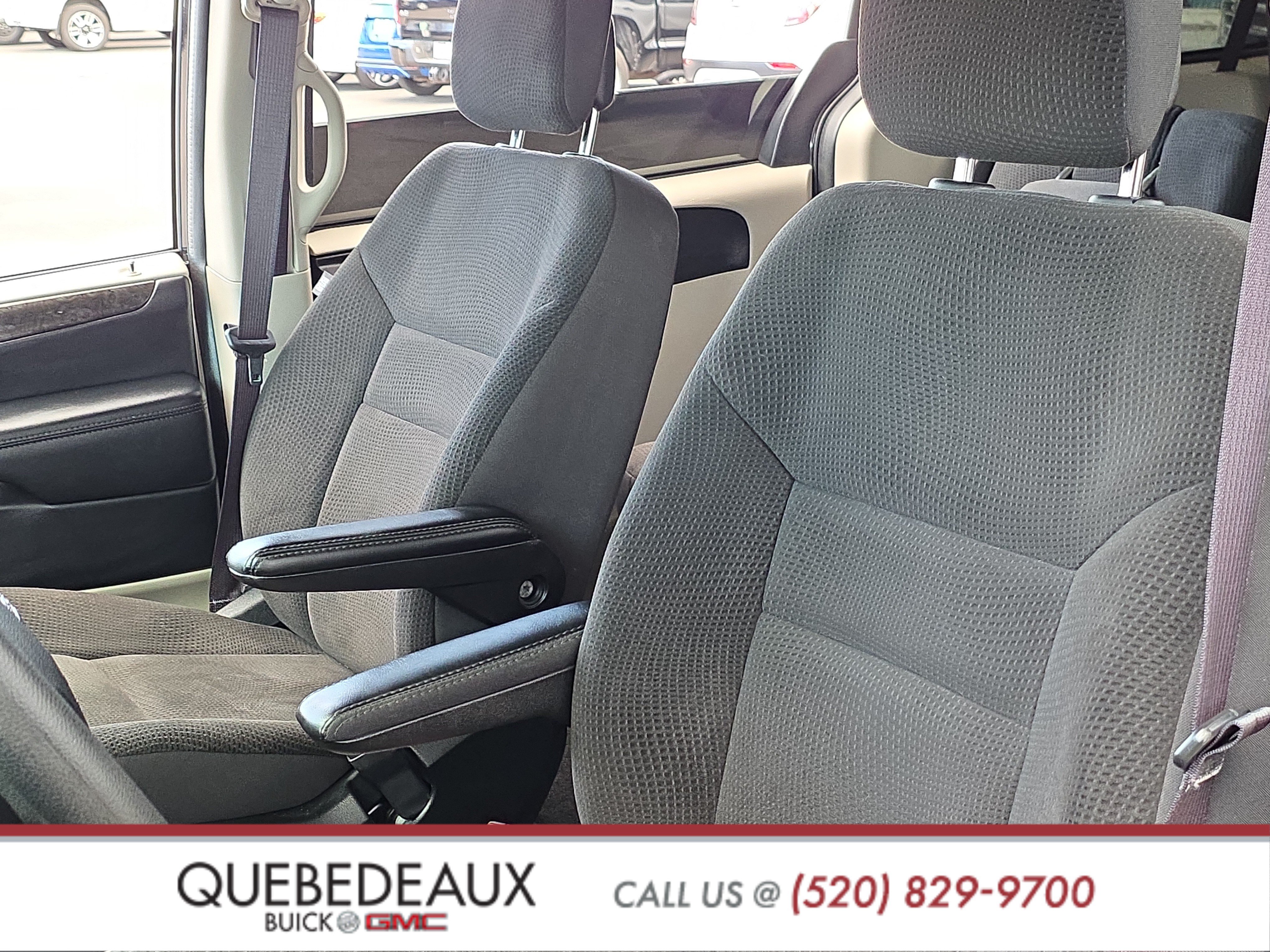 Used 2019 Dodge Grand Caravan SE w/ UConnect Hands-Free Group FWD image 11