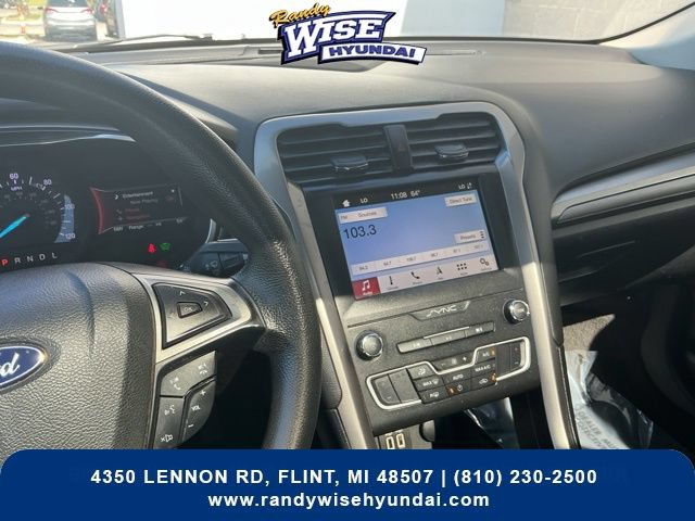 Used 2019 Ford Fusion SE FWD image 21