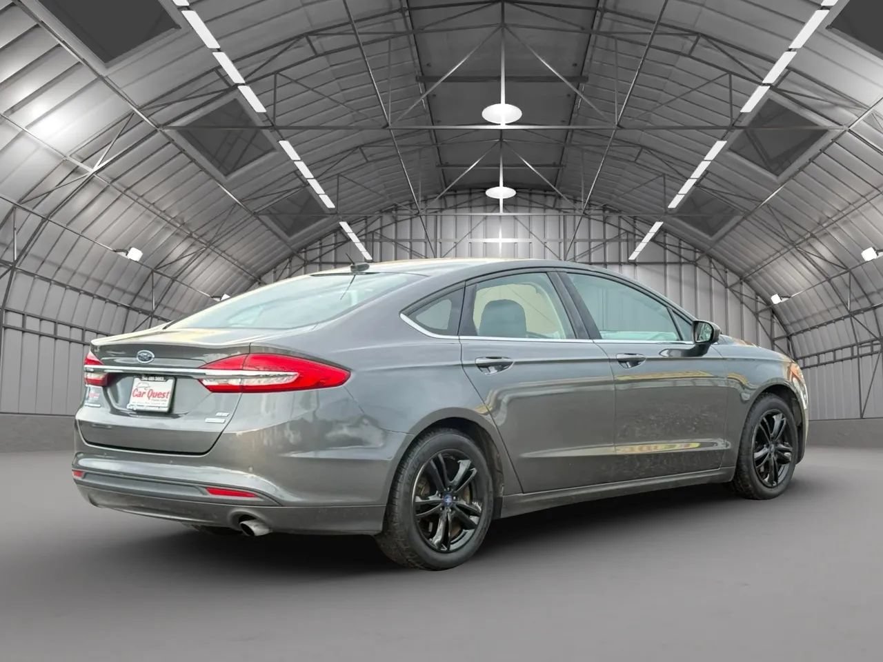 Used 2018 Ford Fusion SE w/ Fusion SE Technology Package FWD image 7