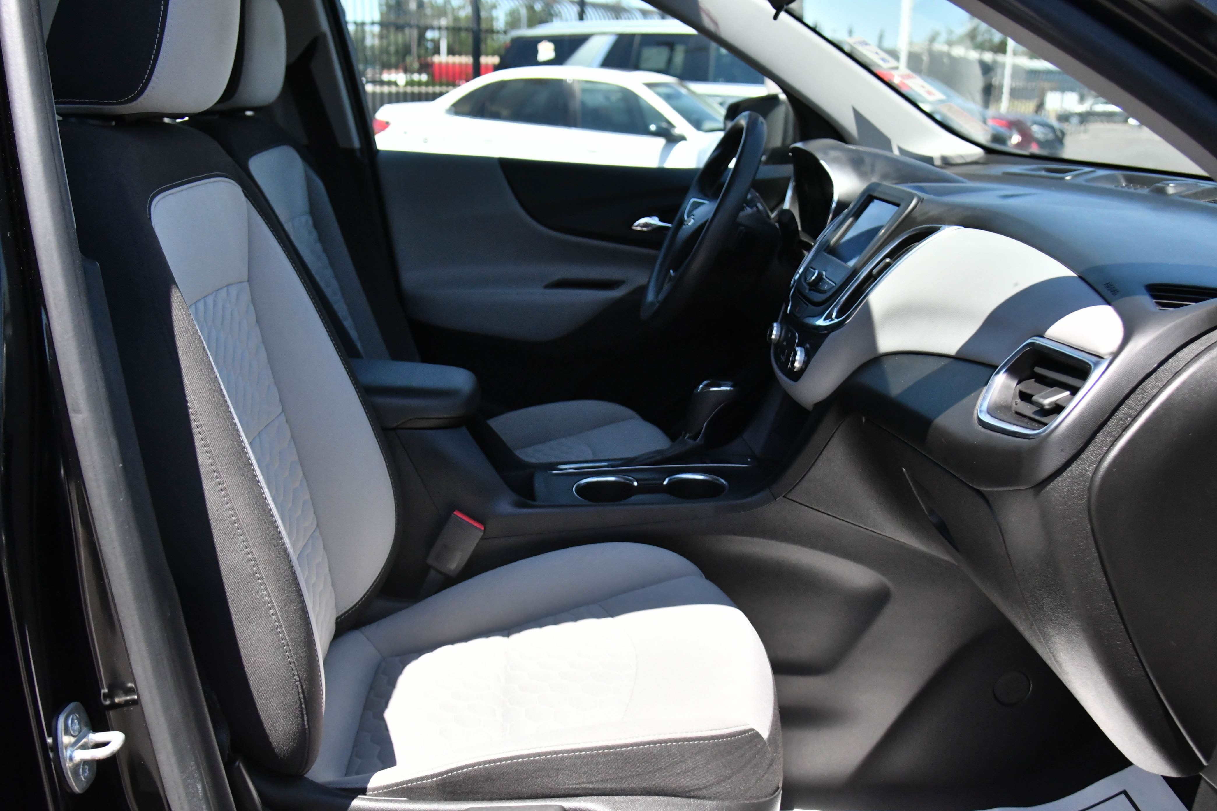 Used 2021 Chevrolet Equinox LS FWD image 40