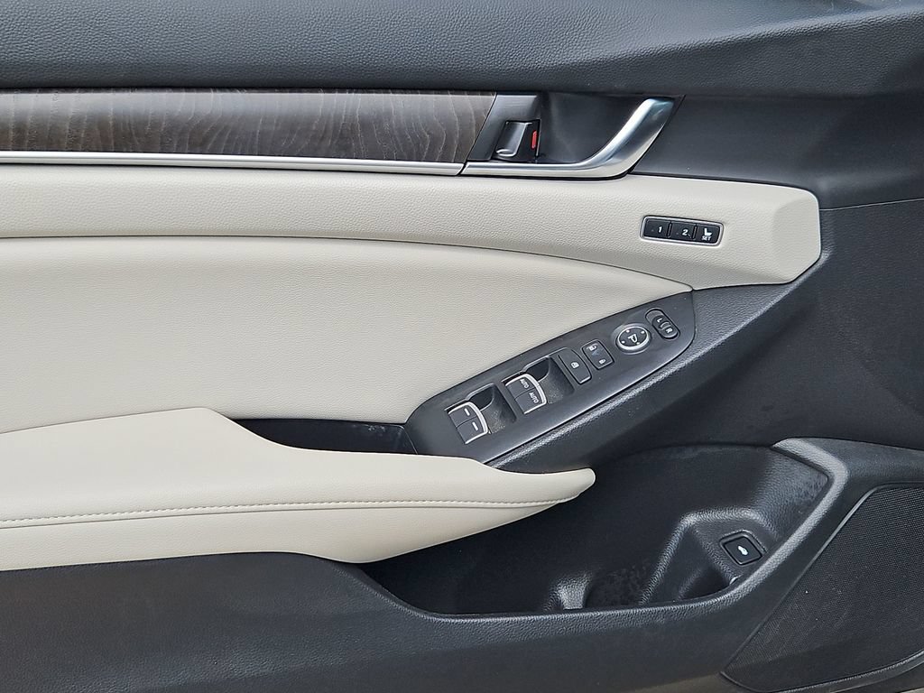 Used 2022 Honda Accord Touring image 11
