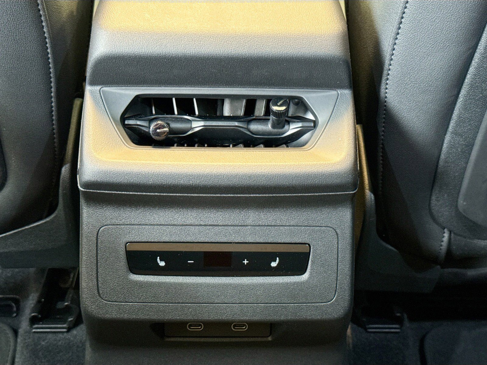 Used 2025 Audi Q6 e-tron Premium w/ Convenience Package image 22